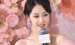 Hàng nghìn người săn đón Địch Lệ Nhiệt Ba