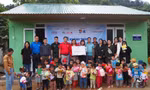 Món quà ý nghĩa cho học sinh dân tộc La Hủ ở Lai Châu