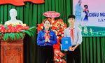 Trao huy hiệu Tuổi trẻ dũng cảm cho học sinh cứu người đuối nước