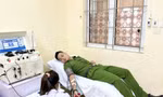 2 chiến sĩ công an hiến máu cứu người qua cơn nguy kịch