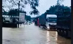 Mưa trắng trời, đường mòn Hồ Chí Minh biến thành sông