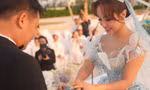 Hồ Hoài Anh đệm đàn ở đám cưới Vân Hugo