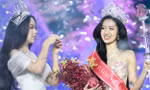 Khoảnh khắc 'tuyệt đối điện ảnh' khi Hoa hậu Thanh Thủy trao vương miện cho Hà Trúc Linh