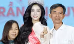 Hoa hậu Hà Trúc Linh gặp lại bố mẹ