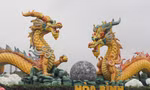 Người dân trầm trồ ngắm 'song long chầu nguyệt' ở Hòa Bình