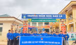 Tuổi trẻ Hòa Bình ra quân ngày cao điểm tình nguyện xây dựng nông thôn mới