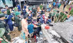 Di dời 46 hộ dân trong đêm trước nguy cơ tiếp tục sạt lở ở Hà Giang