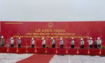 Các đại biểu thực hiện nghi thức khởi công dự án