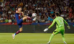 Lewandowski chọc thủng lưới Celta Vigo.