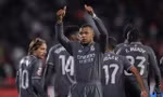 Mbappe ăn mừng bàn thắng.