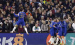 Các cầu thủ Chelsea ăn mừng bàn thắng.