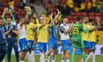 Brazil ăn mừng chiến thắng.