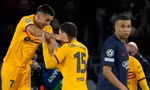 Niềm vui của các cầu thủ Barcelona và sự thất vọng của Mbappe.