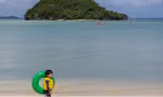 Mỗi bãi biển ở Guam. Ảnh: AP.