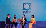 Các tác giả giao lưu tại lễ trao giải thưởng. 