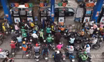 Tình trạng bán xăng dầu nhỏ giọt diễn ra thời gian gần đây ở nhiều tỉnh, thành phố Ảnh: Nguyễn Bằng