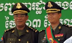Thủ tướng Campuchia Hun Sen gặp các quan chức trong chuyến thăm tỉnh Siem Reap. (Ảnh: Khmer Times)