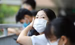 Tân sinh viên, phụ huynh lo sốt vó đóng tiền đầu năm học