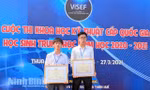 Hai em Nguyễn Trần Đạt và Đinh Hoàng Nam, học sinh trường THPT Hoa Lư A giành giải nhất cuộc thi KHKT cấp quốc gia học sinh trung học năm 2021 với dự án "Giường bệnh thông minh".