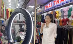 Tiểu thương chợ truyền thống lên mạng bán hàng Tết 