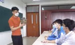 Huy chương Bạc Olympic Hóa học Quốc tế Trần Đình Hiếu quyết định quay về trường cũ dạy học 