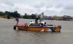 Trượt chân rơi xuống biển, 2 nữ sinh đuối nước tử vong