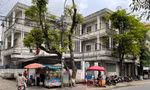 Trụ sở Công ty xổ số kiến thiết trên đường Phan Đình Phùng, TP Quảng Ngãi khóa chặt cửa nhiều năm qua. 
