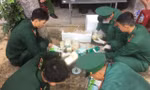 Quảng Ngãi phát hiện bao tải chứa nhiều gói nghi ma túy trôi dạt vào bờ biển