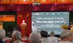 Ký: Đầu súng trăng treo - Sinh viên trường Báo hướng về những người có công với đất nước