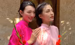 Cặp thí sinh Miss World Vietnam đẹp rạng ngời trong ngày đầu năm