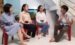 Thí sinh Hoa hậu Việt Nam đến thăm lớp học đặc biệt của thầy giáo công nhân 