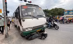Công an xác định nguyên nhân ô tô khách tông hàng loạt xe máy ở Long An làm 2 người chết