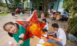 Bí thư T.Ư Đoàn Nguyễn Phạm Duy Trang kiểm tra việc thực hiện luật và quyền trẻ em ở Long An