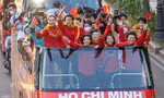11 thành viên đội tuyển nữ Quốc gia 'khải hoàn ca' hướng về tượng đài Bác