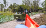 Trải nghiệm xe thiết giáp 'xuyên rừng' tránh nóng trong kỳ nghỉ lễ 30/4