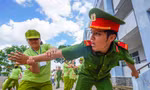 Chiến sĩ nhí hào hứng học kỹ năng tự vệ, trấn áp tội phạm...