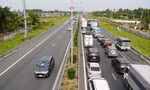 Ô tô tông liên hoàn, cao tốc TP.HCM - Trung Lương ùn tắc dài 3km