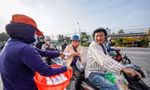 Những món quà ấm lòng người dân quay lại TPHCM mưu sinh