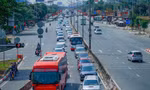 Hình ảnh đối lập ở cửa ngõ phía Tây TPHCM