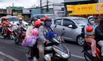 Người dân lỉnh kỉnh đồ đạc đổ về TPHCM sau kỳ nghỉ 2/9 