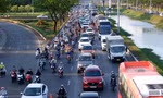 Cửa ngõ phía Tây TPHCM đông nghẹt trước kỳ nghỉ lễ 30/4