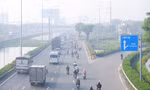 TPHCM sương mù bao phủ, bụi mịn vượt chuẩn