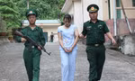 Áp giải 'tú bà' 9X Sìn Minh Nguyệt.