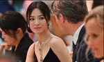 Giải mã sức hút phong cách của Song Hye Kyo, dù 41 tuổi vẫn là "tường thành nhan sắc"