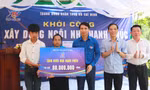 Tặng nhà và nhận đỡ đầu học sinh vượt khó học giỏi
