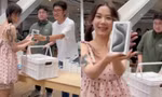 Công ty gây xôn xao khi tặng mỗi nhân viên một điện thoại iPhone 16 Pro