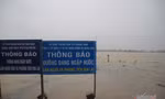 Quốc lộ 1A ngập sâu, ô tô xếp hàng dài chờ lên cao tốc Đà Nẵng - Quảng Ngãi