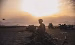 Lính Mỹ canh gác ở sân bay Kabul. Ảnh: Reuters