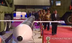 Chủ tịch Triều Tiên Kim Jong-un tham dự triển lãm quốc phòng ngày 11/10. Ảnh: Yonhap