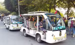 Đồng loạt dừng xe điện 4 bánh chở khách, lợi hay hại?